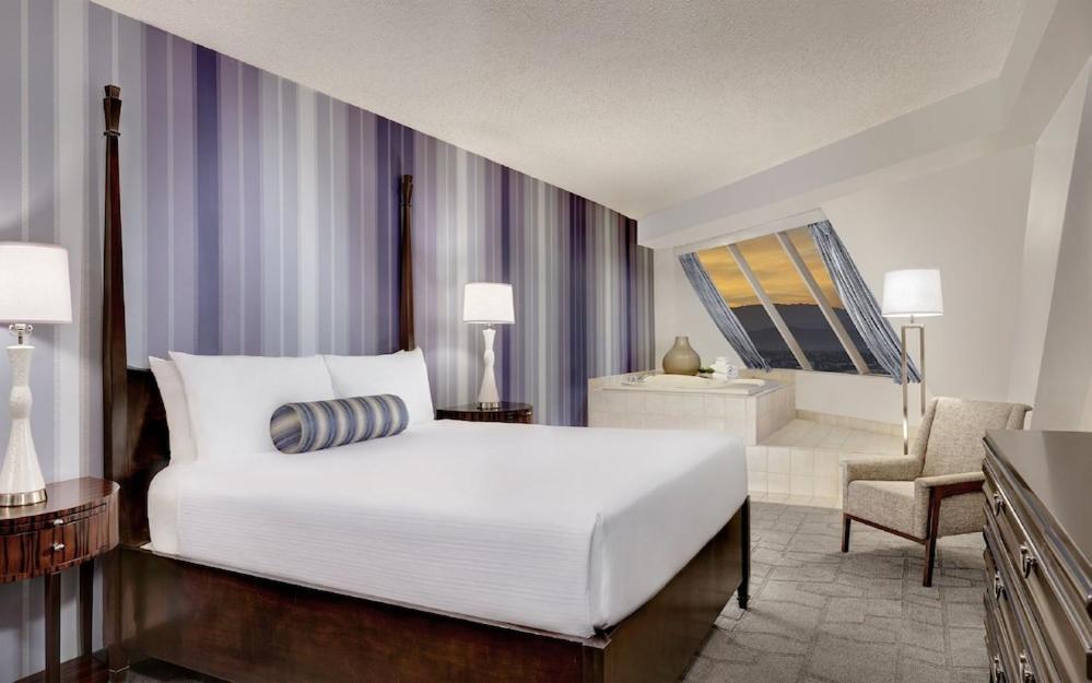 Luxor Hotel & Casino By Suiteness Las Vegas Esterno foto